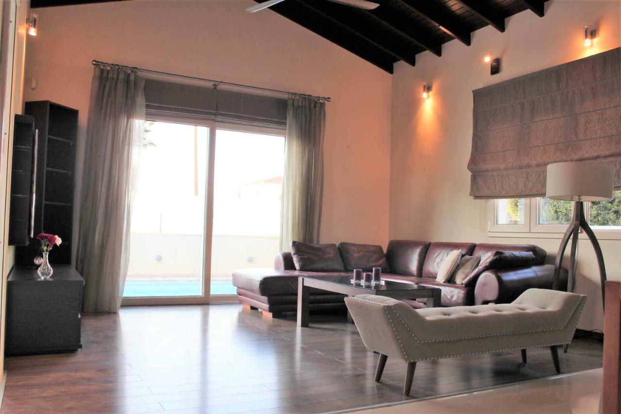 Villa Kristia Paphos ภายนอก รูปภาพ